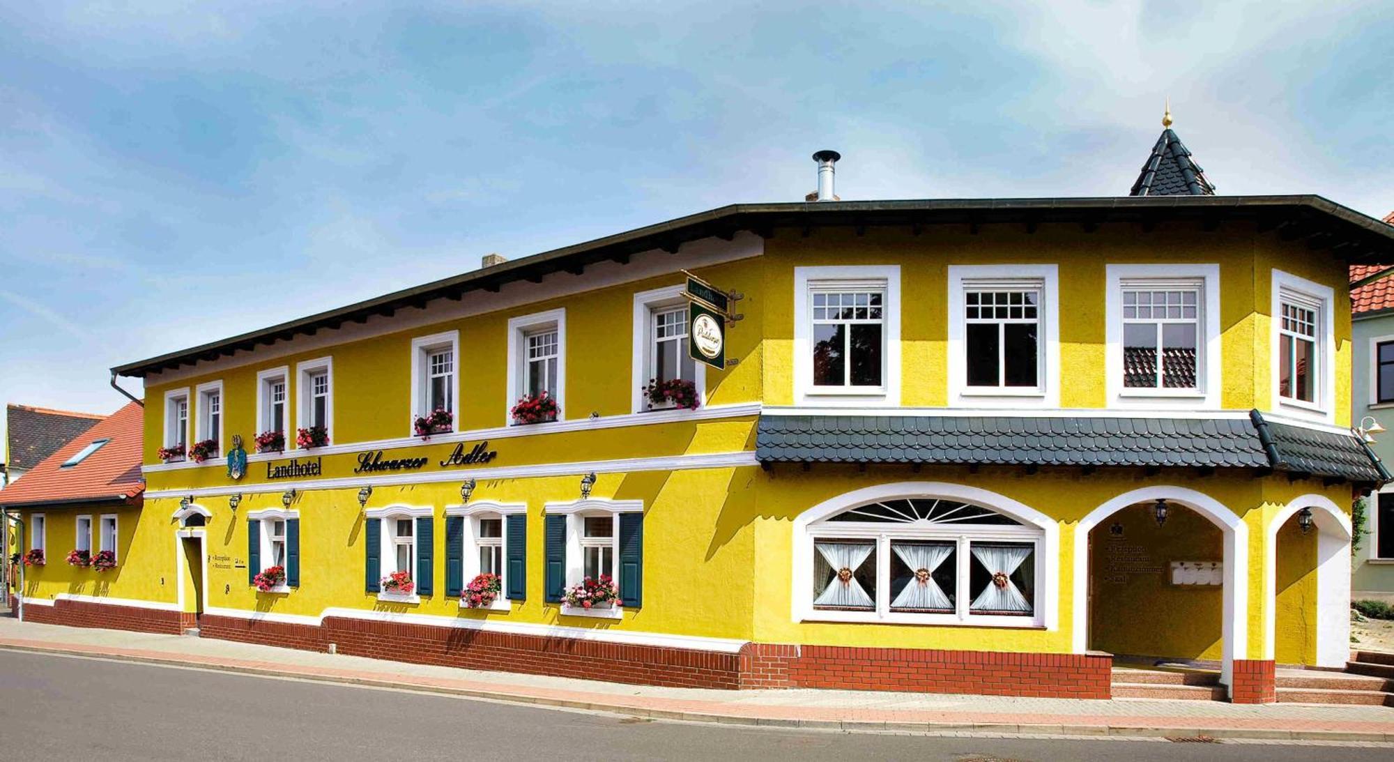 Landhotel Schwarzer Adler Suelzetal Exterior photo